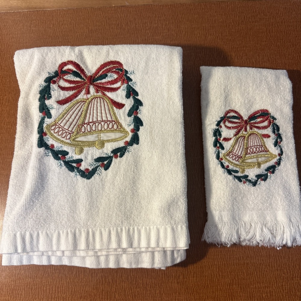 Vtg Christmas Bell Towel Set Bath & Hand Towel
